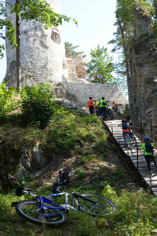 Bicyklami na hrade Blatnica