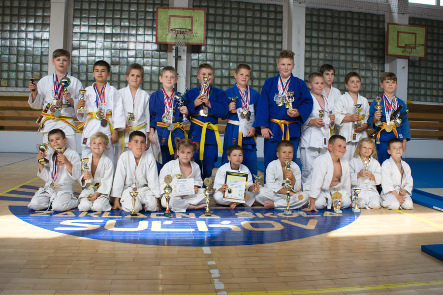 Členovia s trofejami - 16. júna 2015
